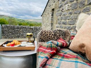Pass the Keys Stunning 3-Bed Cottage Shepherd Hut Peak Views - Castleton - 7