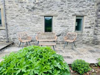 Pass the Keys Stunning 3-Bed Cottage Shepherd Hut Peak Views - Castleton - 6