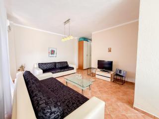 Violeta's Apartment Golem - Polisi i Vogël - 3
