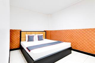 OYO 94512 Mega Inn Guest House - Tegal - 4