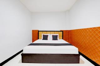 OYO 94512 Mega Inn Guest House - Tegal - 8