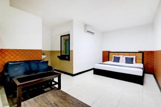OYO 94512 Mega Inn Guest House - Tegal - 6