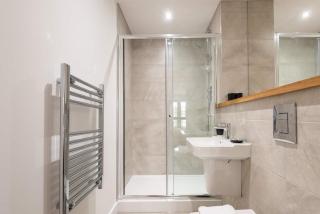 Modern 2 Bedroom Apartment with Balcony in Leeds - Leeds - 4