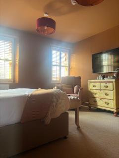Hues - Castle Cary - Castle Cary - 1