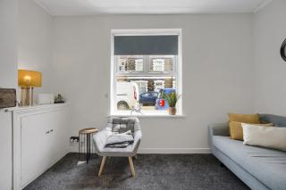 Central & Chic - Huge Home - Free WIFI & Parking - Cardiff - 6