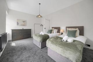 Central & Chic - Huge Home - Free WIFI & Parking - Cardiff - 4