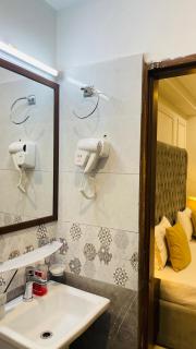 2 BED ROOM APPARTMENT RAZIA COMPLEX ISLAMABAd - Islamabad - 9