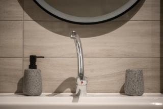 Koukaki Comfort - Modern 2BR near Acropolis by ΜΡS - Atenas - 4