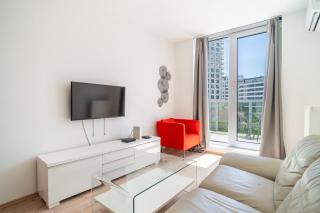 Bright 1BR Apt w Private Parking - Trnávka - 9