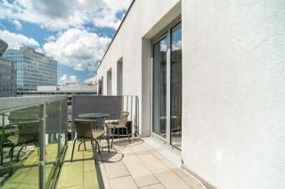 Bright 1BR Apt w Private Parking - Trnávka - 6