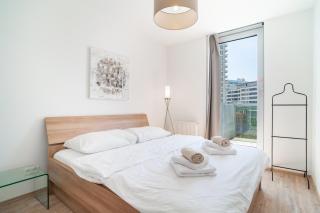 Bright 1BR Apt w Private Parking - Trnávka - 4