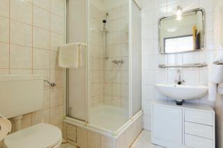 Steps from the Beach Sunny 4 Person Apartment Jurkin Number one - Jezera - 4