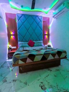 Hotel Sanskar villa In Ahmedabad Fully Air conditioner Room - Ahmedabad - 0