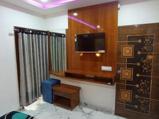 Hotel Sanskar villa In Ahmedabad Fully Air conditioner Room - Ahmedabad - 3