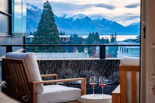 Peak Views Penthouse-Walk To Town-Free Parking-BBQ - 2