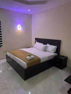 Golden Hits Hotel and Suites - Lagos - 0