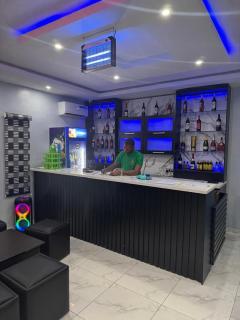 Golden Hits Hotel and Suites - Lagos - 8