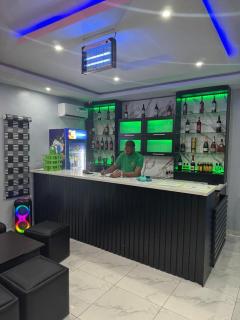 Golden Hits Hotel and Suites - Lagos - 4