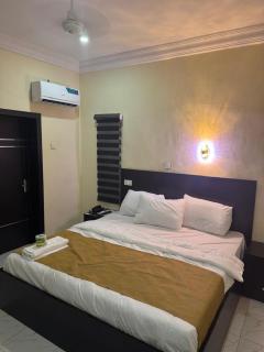 Golden Hits Hotel and Suites - Lagos - 2