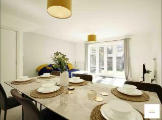 Long Term Stays - Close to amenities - Sleeps 8 - wParking - 8