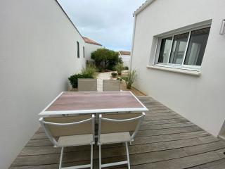 La petite maison zone coulée verte menant a l'océan - 1