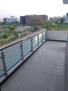 Master bed with attached bath - Islamabad - 7