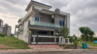 Master bed with attached bath - Islamabad - 6