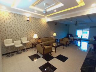 Master bed with attached bath - Islamabad - 2