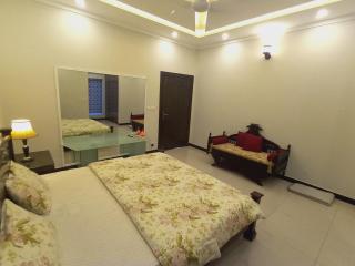 Master bed with attached bath - Islamabad - 4