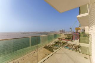 Maison Privee - Seaside JBR Living w/ Open Sea & Bluewaters Views - Dubai - 8