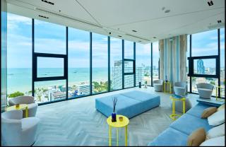 The Base Central Pattaya - Rooftop Pool and Lounge - 8
