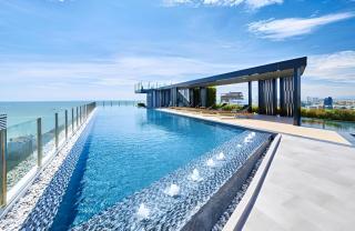 The Base Central Pattaya - Rooftop Pool and Lounge - 7