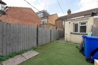 Lovely 2 Bed House in Grays 4 Separate Beds - Grays Thurrock - 0