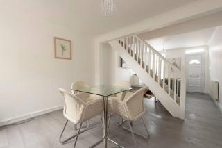 Lovely 2 Bed House in Grays 4 Separate Beds - Grays Thurrock - 6