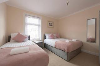 Lovely 2 Bed House in Grays 4 Separate Beds - Grays Thurrock - 2