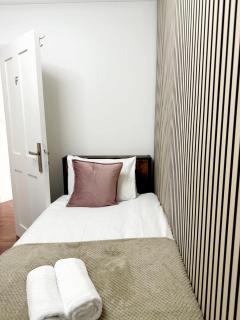 BF-Compact Room fits 1 in Wembley! - Londra - 7