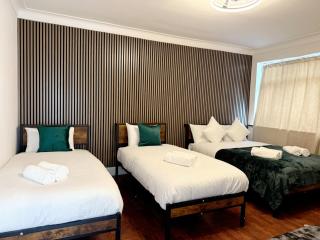 BE-1st Floor Quad Room in Wembley! - Londra - 0