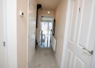 Luxury 5BDR with City Access, Free Parking and Wi-Fi - Ince-in-Makerfield - 2