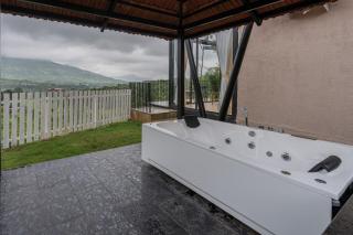 Caasa Tranquilla-Canopy Cabin with Private Jacuzzi - Malavli - 3