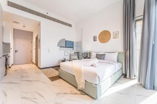 Studio with Glimpse of Burj Khalifa, Minutes from Downtown Dubai, MAG 930, Mohammad Bin Rashid City by Deluxe Holiday Homes - 6