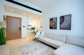 Bright 1BR in Binghatti House, Prime Location - 8