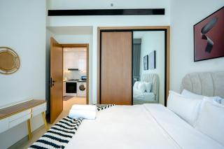 Bright 1BR in Binghatti House, Prime Location - 4