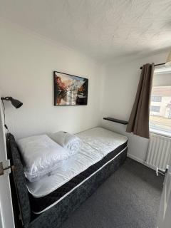 Braemar House - 3 Bedroom, Sleeps 5 - Stockton-on-Tees - 2