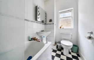Exclusive 3 Bedroom Flat in Kingston Town! - Kingston upon Thames - 1