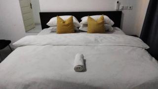 The Sterling Guest House - Adentan - 5