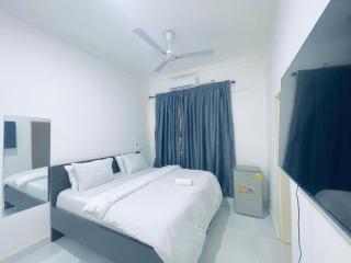 The Sterling Guest House - Adentan - 4
