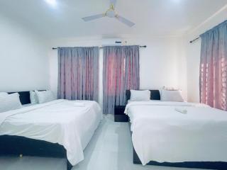 The Sterling Guest House - Adentan - 2