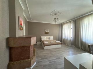 Roots Apart Hotel - Bakoe - 1