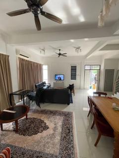 Tiarapuri Homestay Tiara Golf Country Club Melaka - - 8