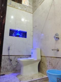 "Krishnam Niwas" in Ayodhya , Family- Friendly Home Near Ram Temple with Kitchen & Parking" - Ayodhya - 7